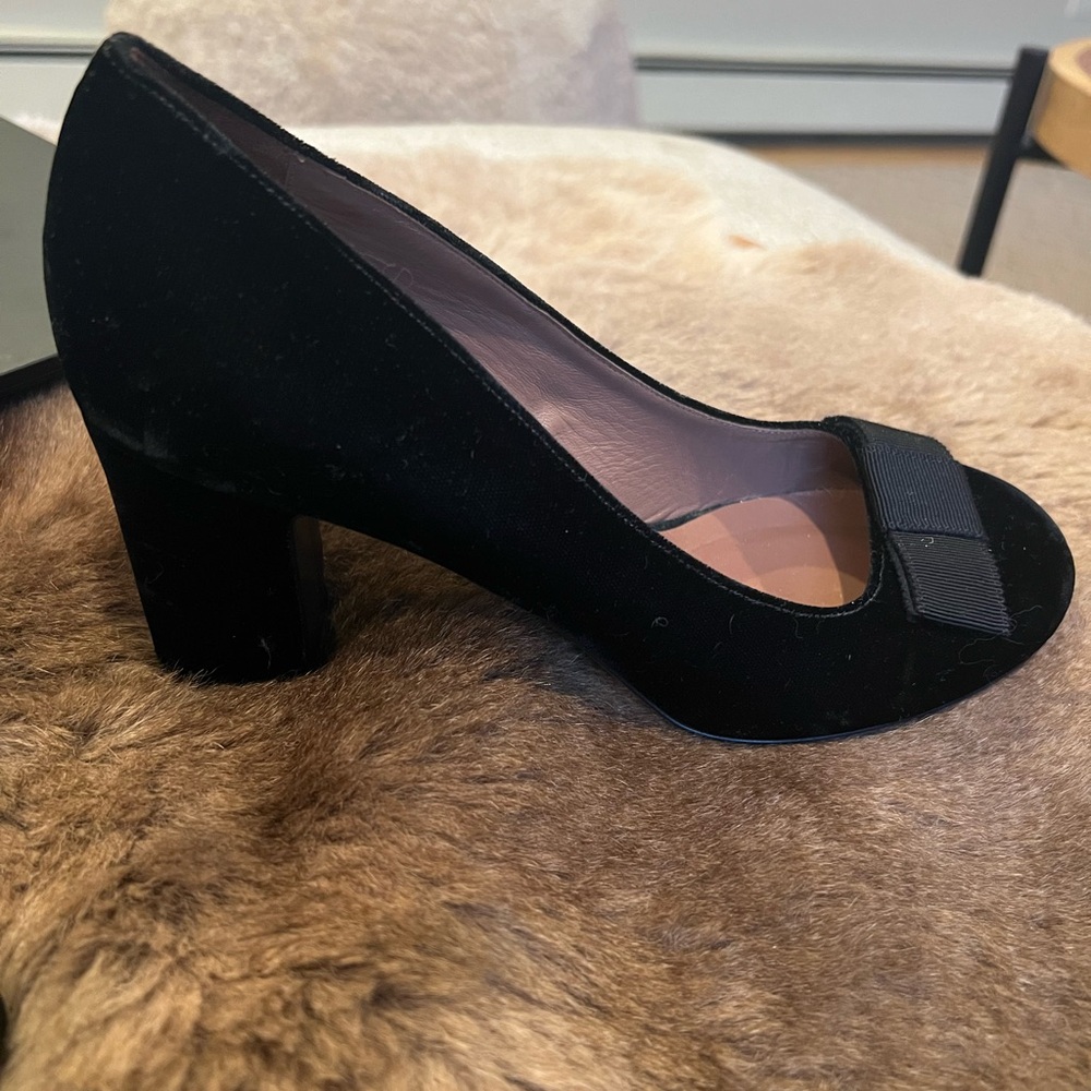 Tabitha Simmons Elegant Black Velvet Pumps